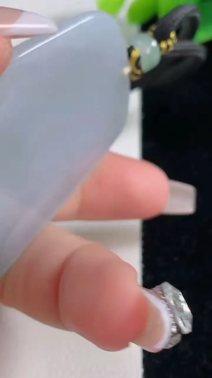 天然A货翡翠飘花观音菩萨吊坠，尺寸57.5-40.7-6，重量:36.62g
12月11日