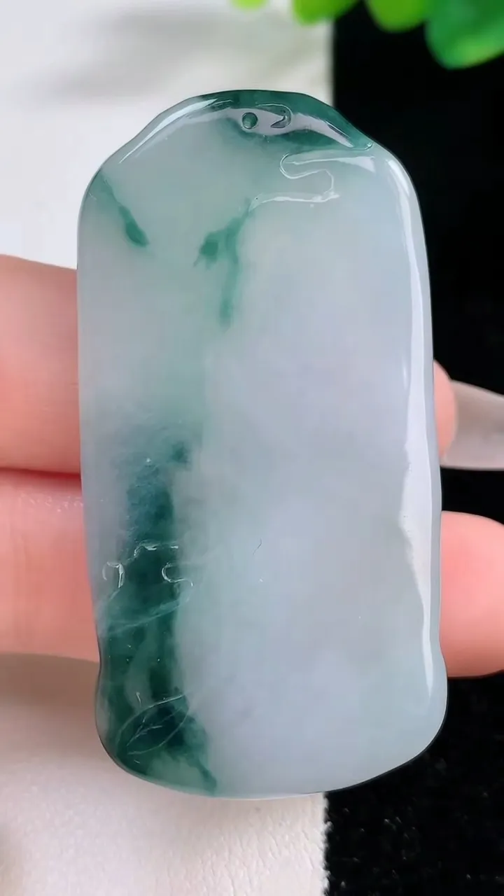 天然A货翡翠飘花观音菩萨吊坠，尺寸59-32-11，重:21.43g
12月11日