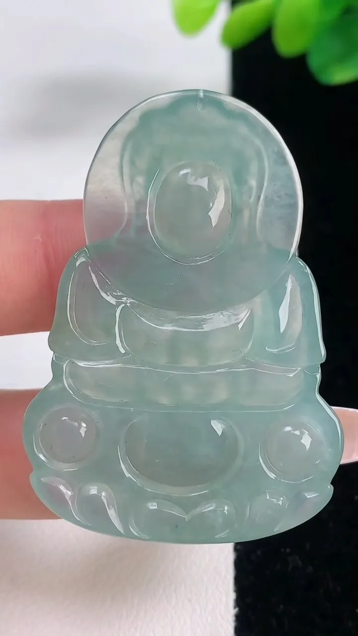 天然A货翡翠观音菩萨吊坠，尺寸49.2-34-5.6，重量:17.13g
12月11日