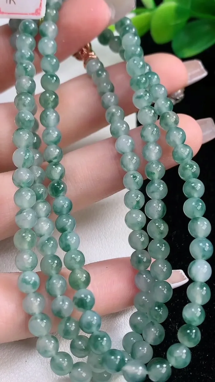 天然A货翡翠冰种飘花圆珠项链，尺寸5-138颗，重量:29.61g
12月11日