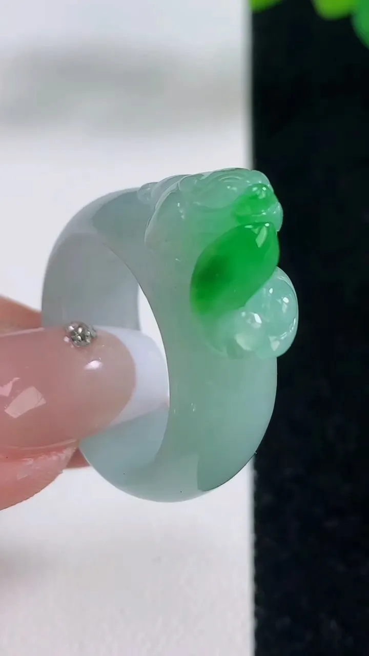 天然A货翡翠金蟾指环戒指，尺寸19.4-15.6-10-12.7，重量:10.38g2025年12月