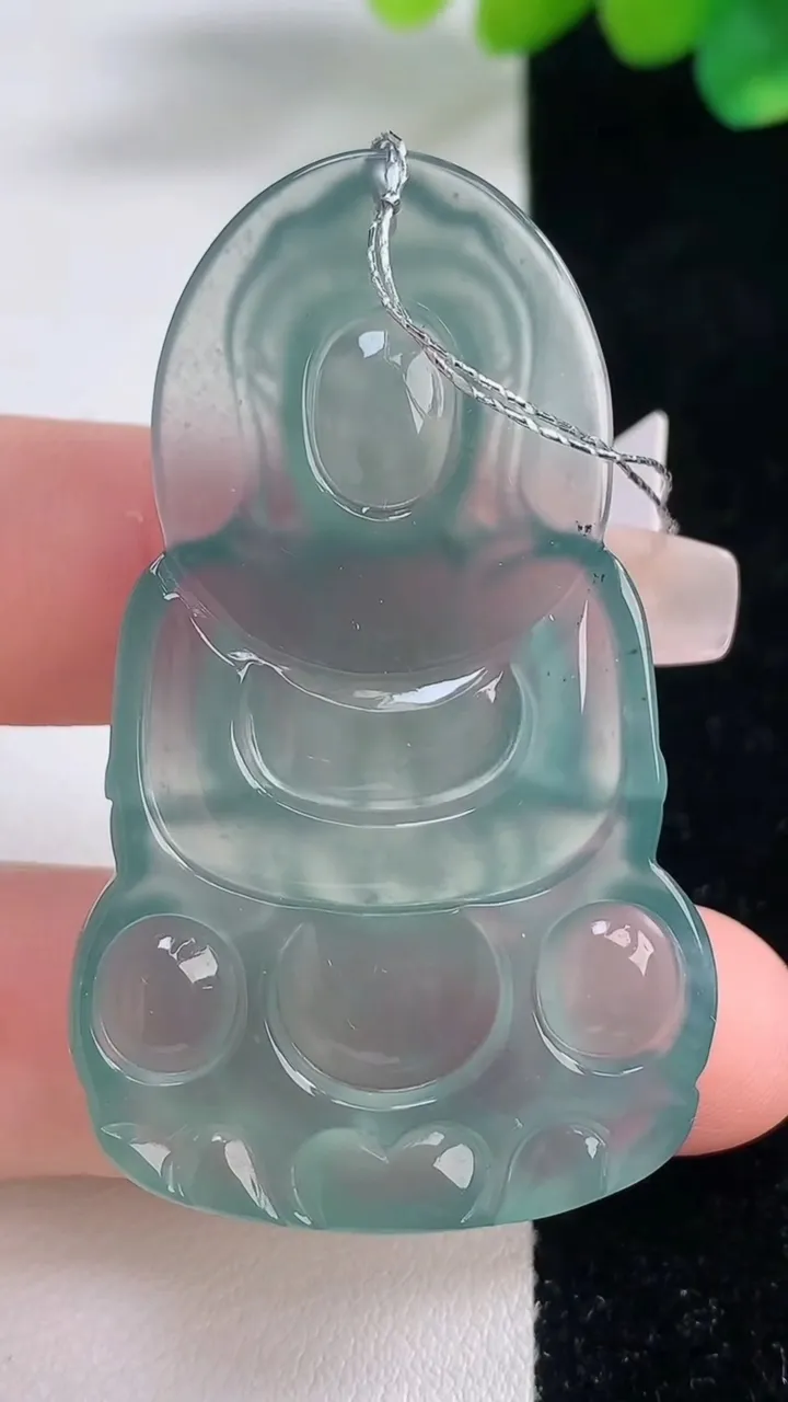 天然A货翡翠冰种蓝水观音菩萨吊坠，尺寸52-31.3-5.5，重量:16.19g
12月11日