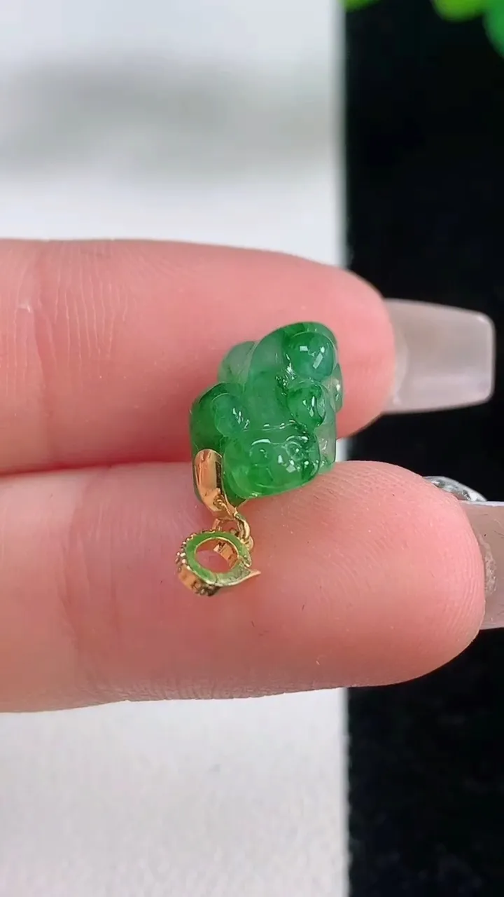 天然A货翡翠貔貅吊坠，尺寸13-8.5-6，重量:1.39g
12月11日