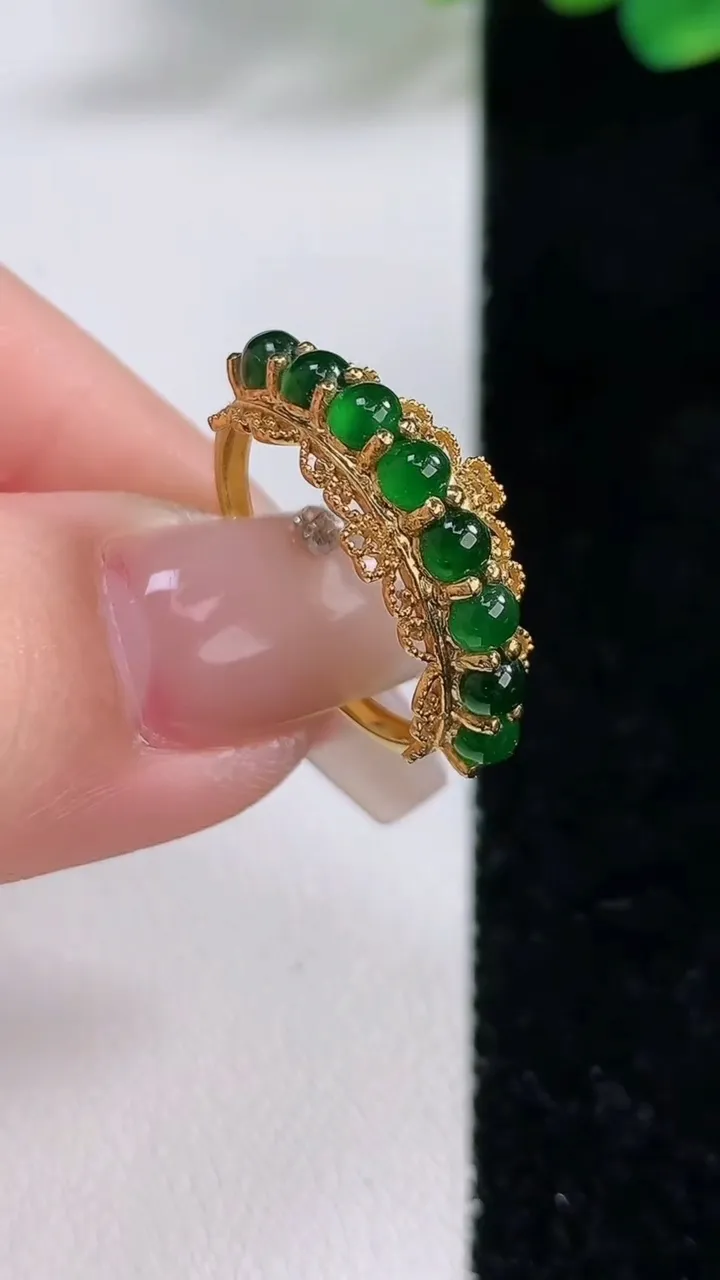 天然A货翡翠蛋面戒指，尺寸3.4，重:2.19g2025年12月11日
工厂直销收藏佳品,种好水足，