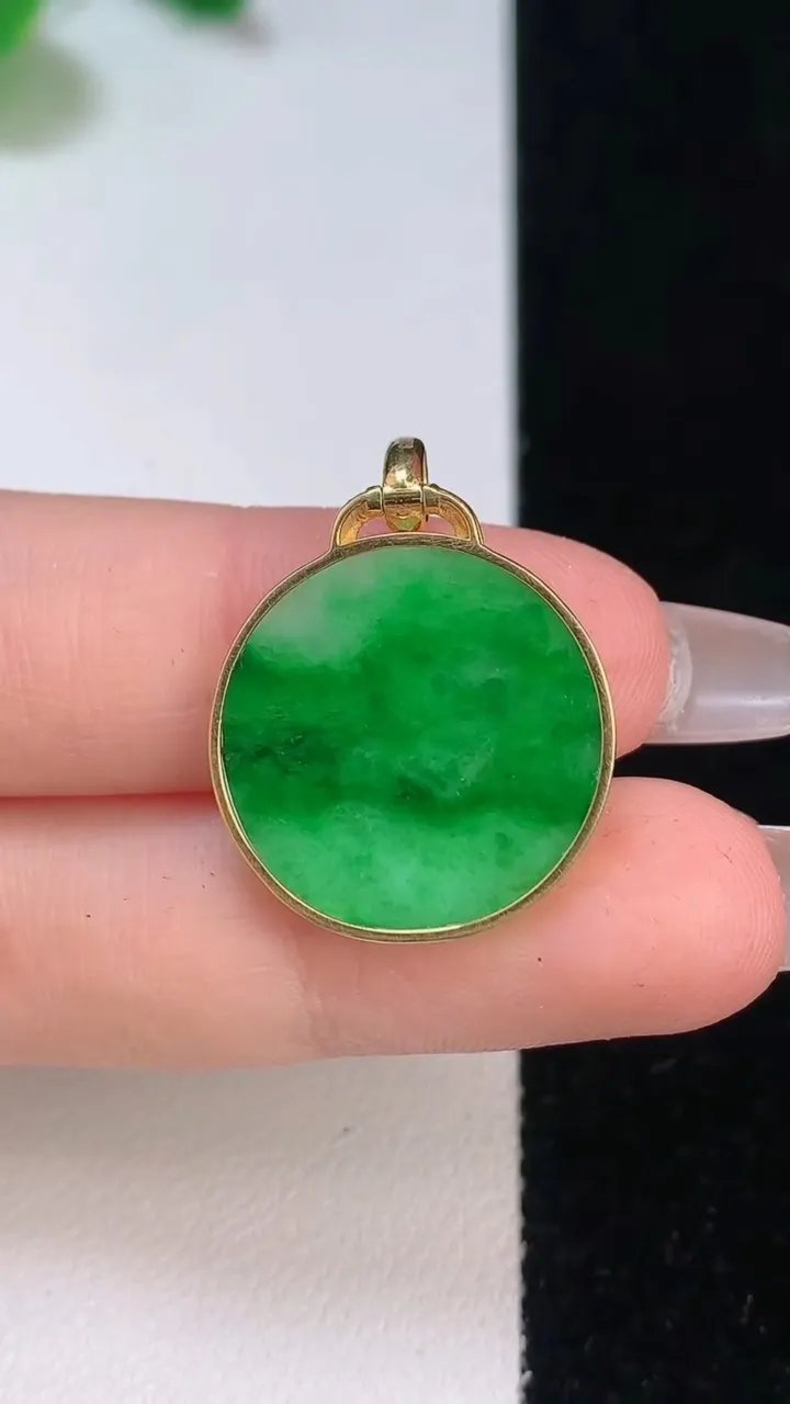 天然A货翡翠无事牌吊坠，尺寸28-20-2，重:2.54g
12月11日