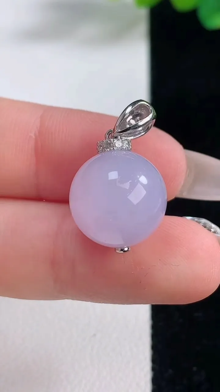 天然A货翡翠18K金紫罗兰圆珠吊坠，尺寸13.4，重量:5.41g
12月11日