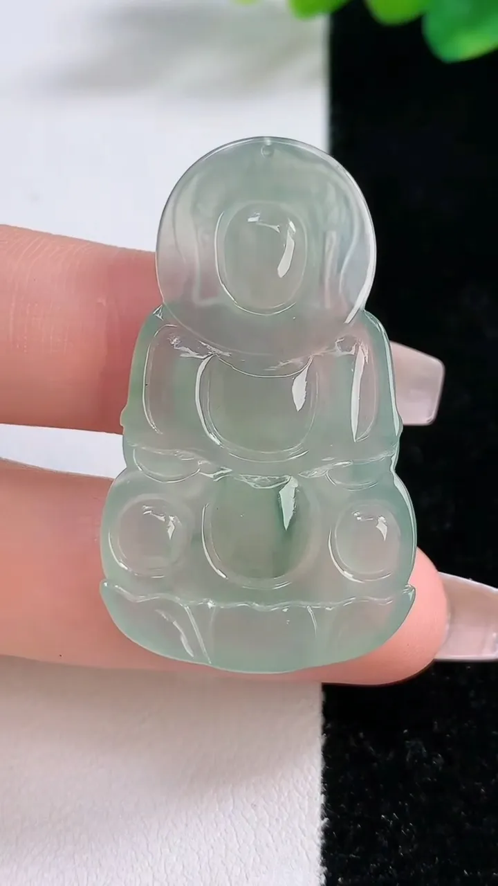 天然A货翡翠观音菩萨吊坠，尺寸42.3-25.1-4.3，重:7.62g
12月11日