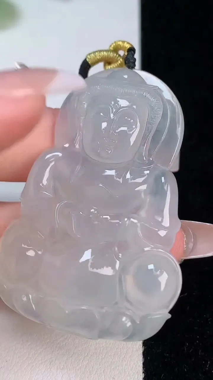 天然A货翡翠种白冰观音菩萨吊坠，尺寸45-27.6-4.4，重:9.35g
12月11日