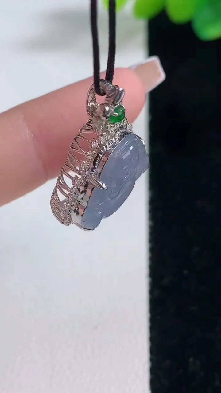 天然A货翡翠18K金紫罗兰佛公吊坠，尺寸26-19-7.7，裸石15-16重量:3.23g
12月11日