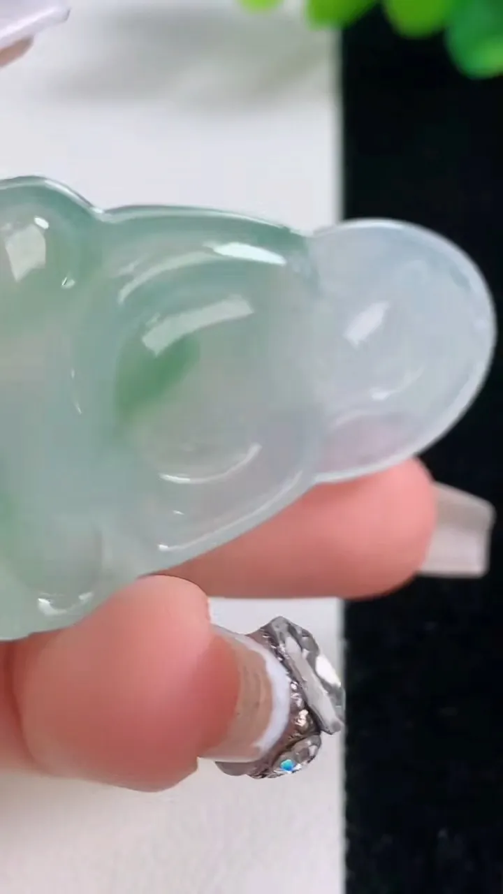 天然A货翡翠观音菩萨吊坠，尺寸46-29.4-5.9，重量:13.49g
12月11日