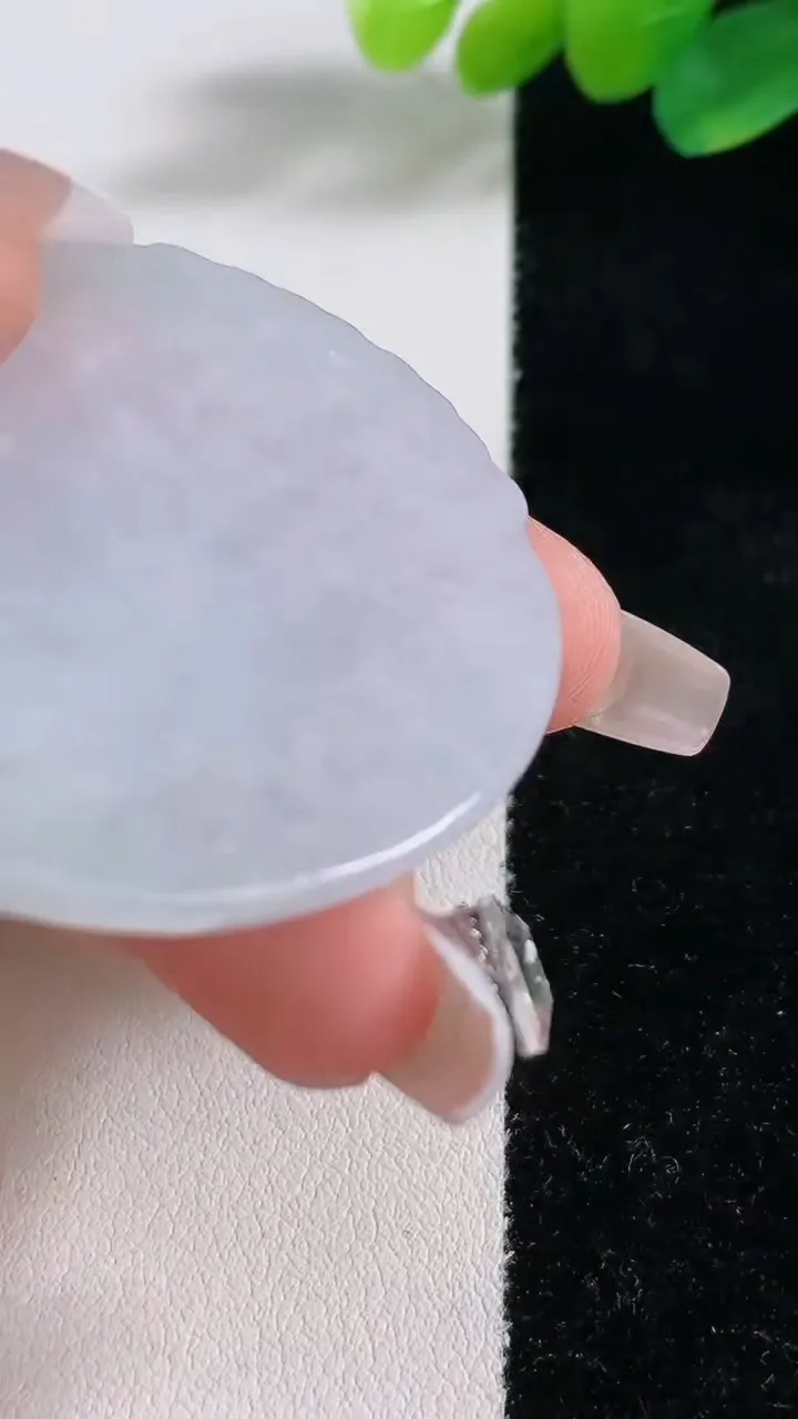 天然A货翡翠生肖猪吊坠，尺寸48.6-49.3-5.8，重:21.07g
12月11日