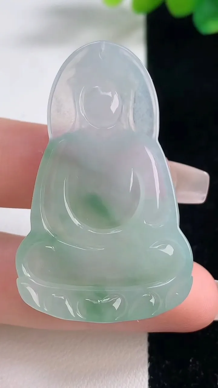 天然A货翡翠观音菩萨吊坠，尺寸46-29.4-5.9，重量:13.49g
12月11日