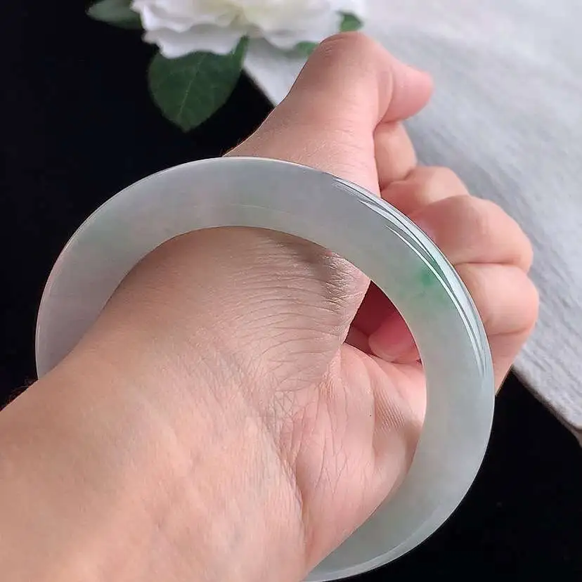 a货翡翠冰种飘绿飘花圆条手镯56-57圈口  尺寸56.3×11.2mm 1210