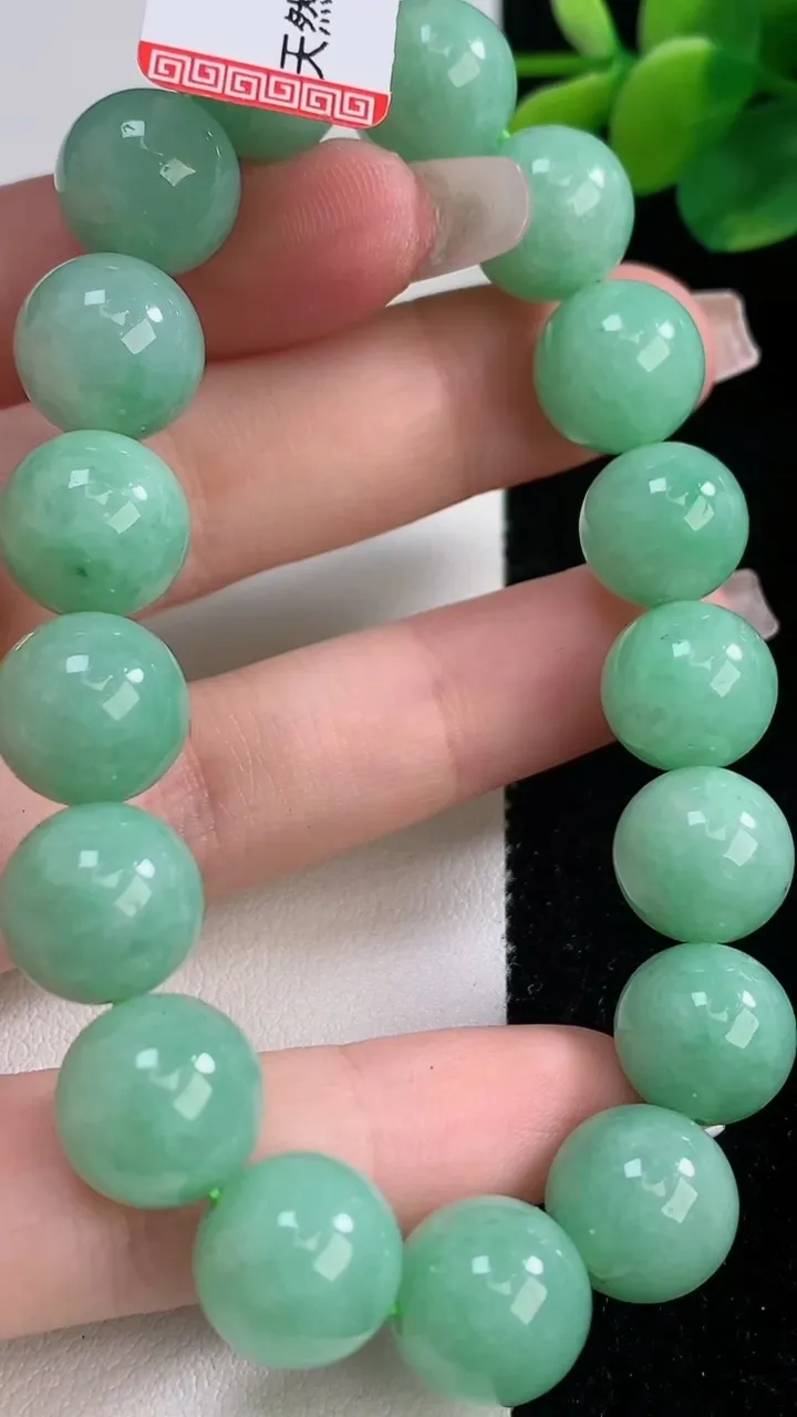 天然A货翡翠圆珠手串，尺寸12-17颗，重量:49.86g12月11日
工厂直销收藏佳品,种好水足，