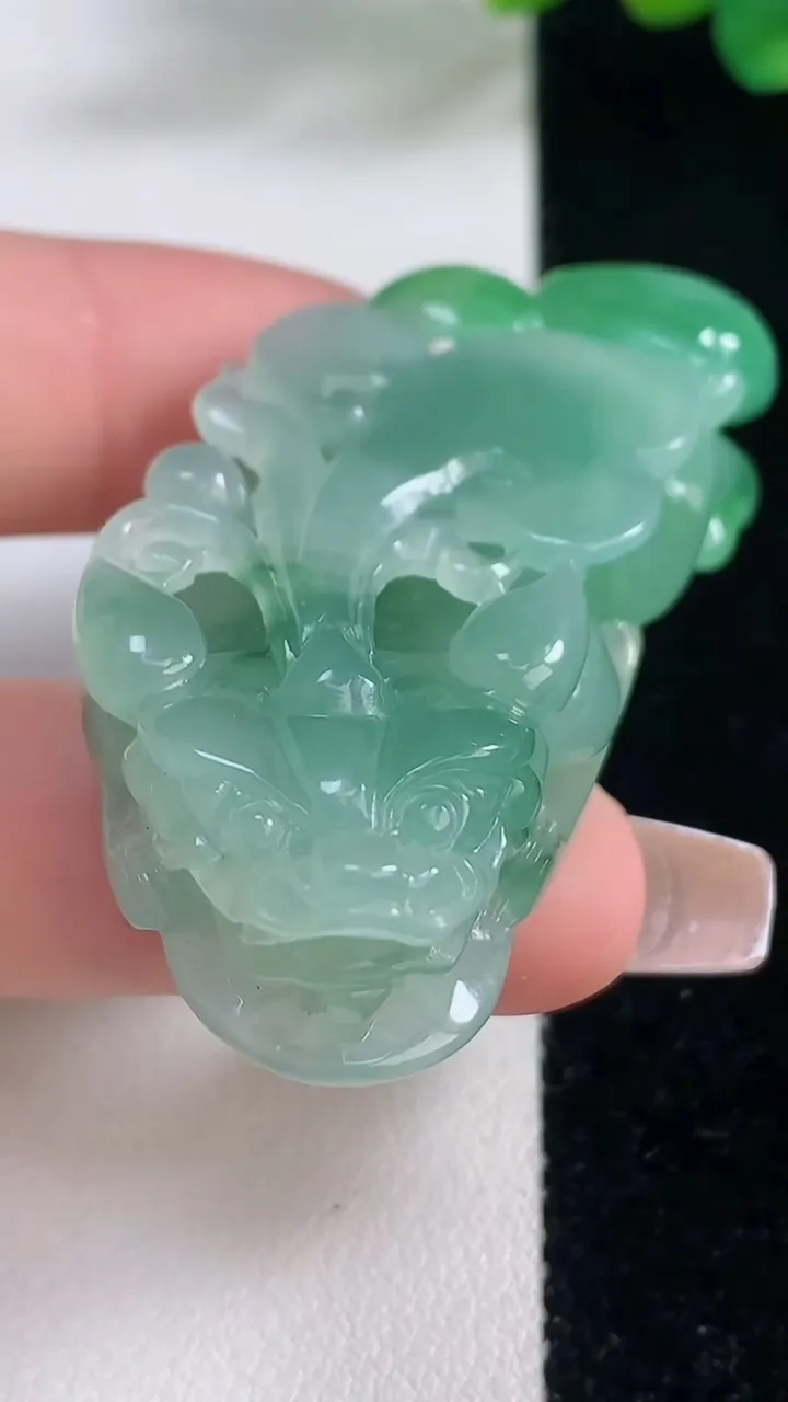 天然A货翡翠貔貅吊坠，尺寸50-24-13，重量:32.32g
12月11日