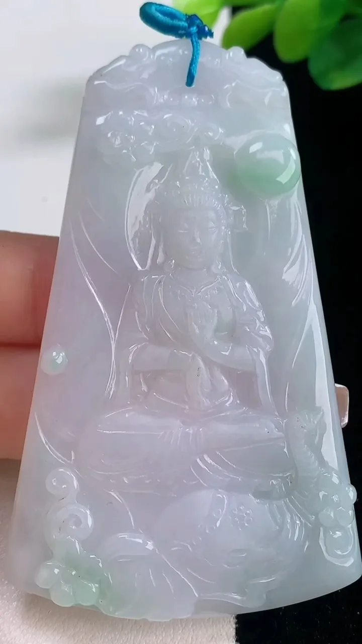 天然A货翡翠普贤菩萨吊坠，尺寸74-45-4.6，重量:32.70g
12月11日