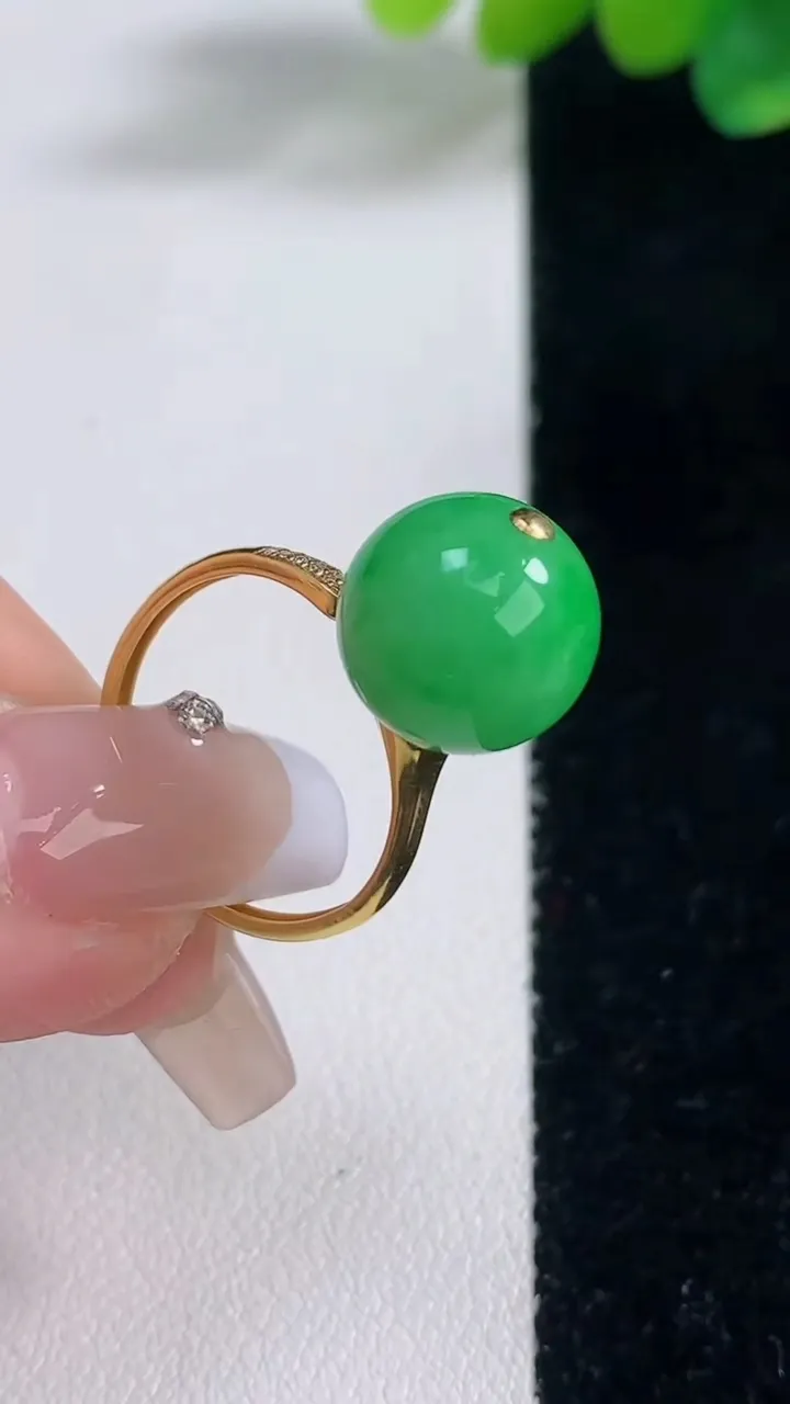 天然A货翡翠圆珠戒指，尺寸11.3，重量:3.76g2025年12月11日
工厂直销收藏佳品,种好水足，色泽均匀，有种有色，上手高大气！