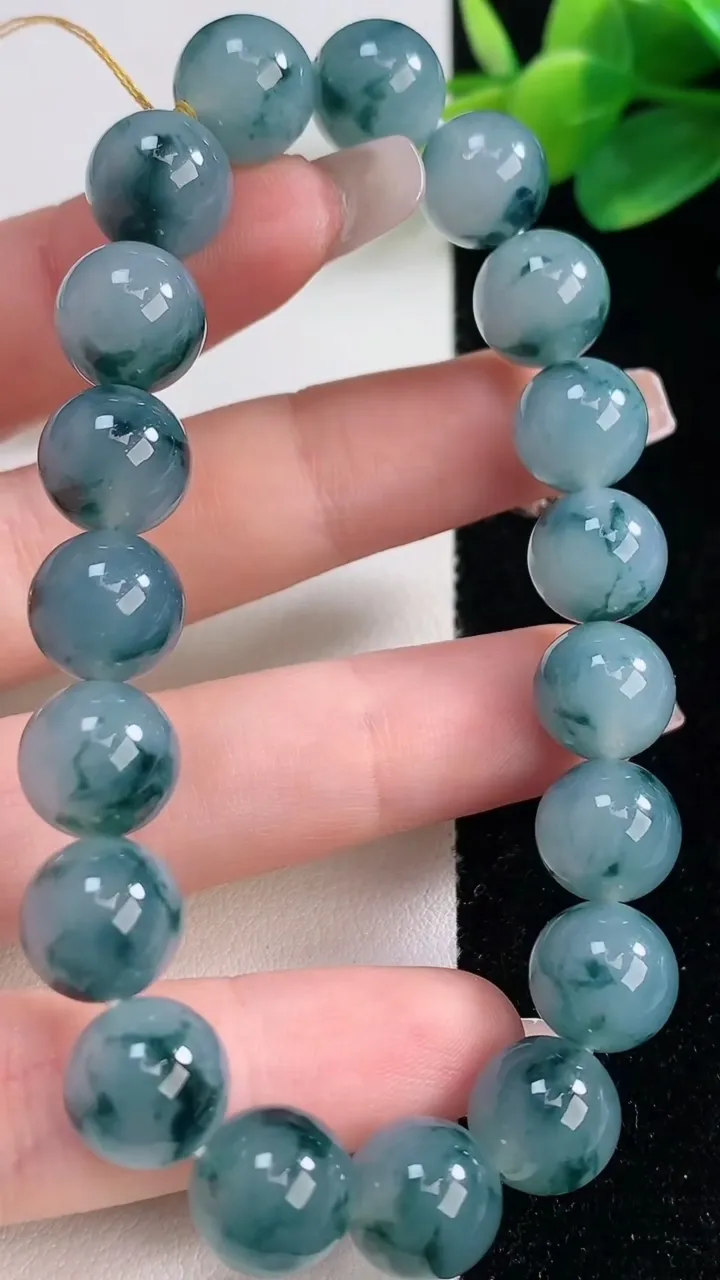 天然A货翡翠种飘花圆珠手串，尺寸10.2-19颗，重量:36.37g12月11日
工厂直销收藏佳品,种好水足，色泽均匀，有种有色，上手高大气！