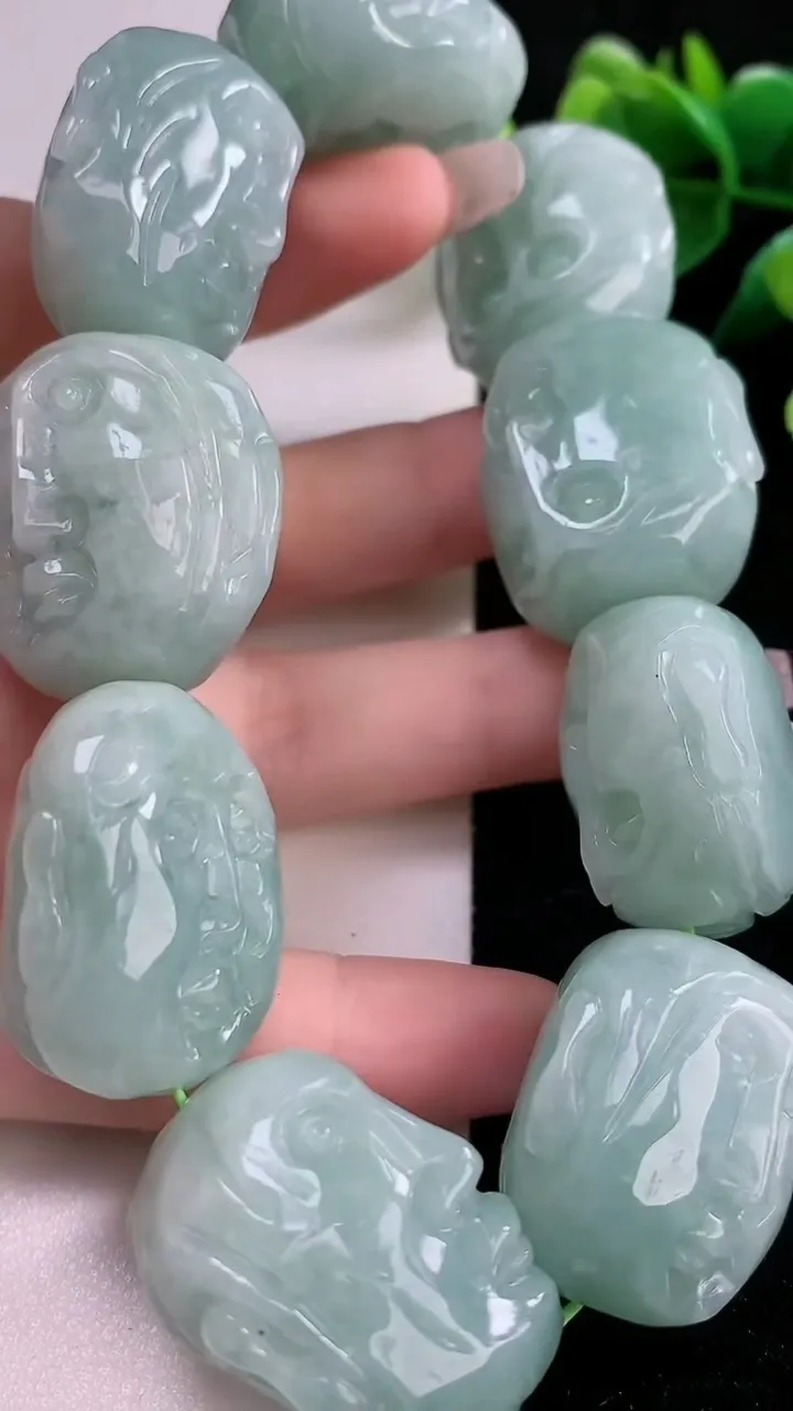 天然A货翡翠罗汉手串，尺寸27-26.6-17，重:214.56g12月11日
工厂直销收藏佳品,种好水足，色泽均匀，有种有色，上手高大气！