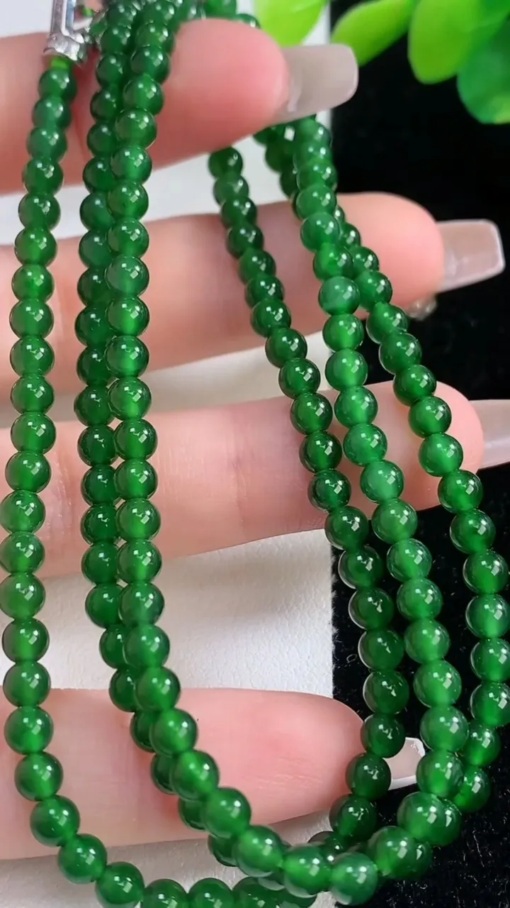 天然A货翡翠小米珠项链，尺寸3.8-158颗，重量:18.77g12月11日
工厂直销收藏佳品,种好水足，色泽均匀，有种有色，上手高大气！