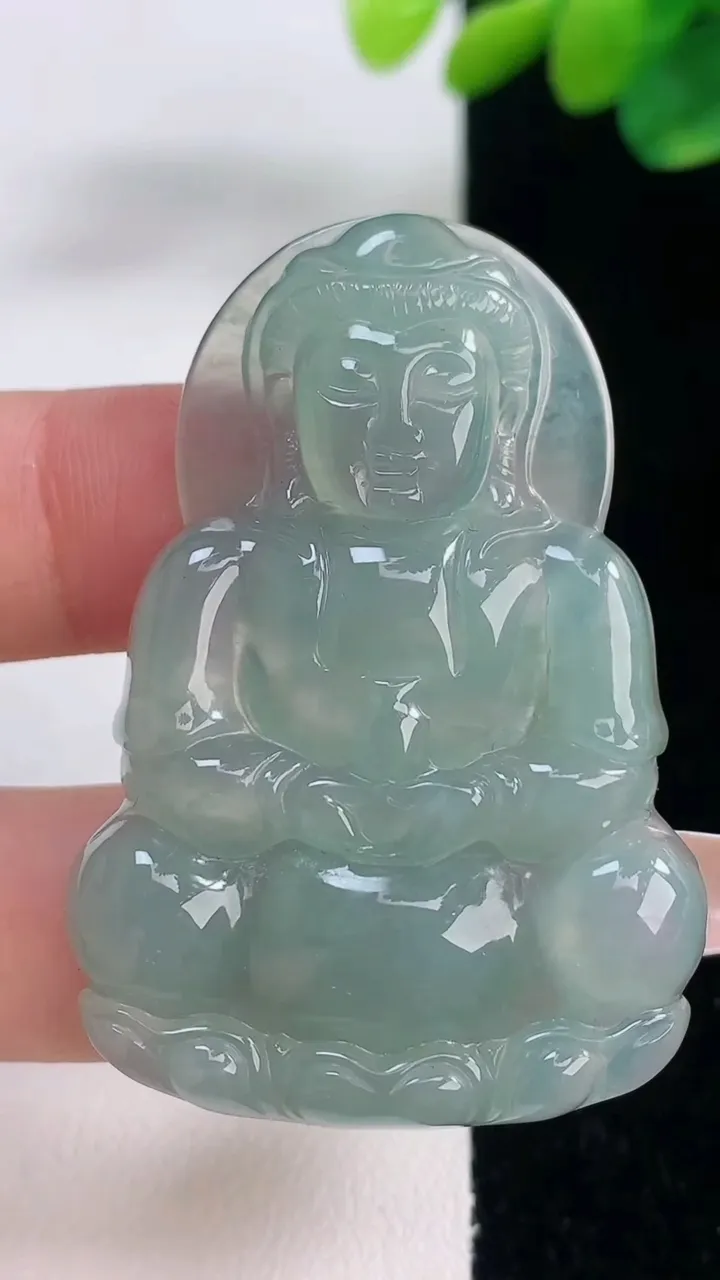 天然A货翡翠观音菩萨吊坠，尺寸49.2-34-5.6，重量:17.13g
12月11日