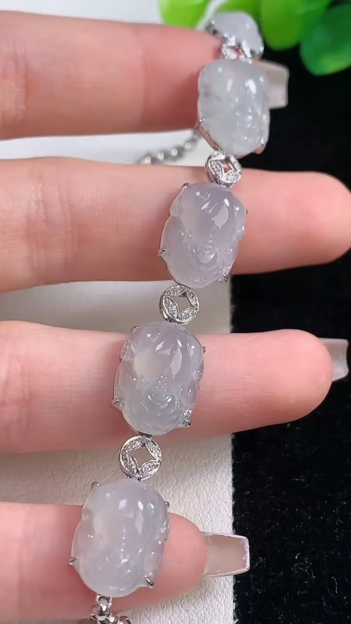 天然A货翡翠种飘花貔貅手链，尺寸14-9.8-5.6，重量:9.38g
12月11日