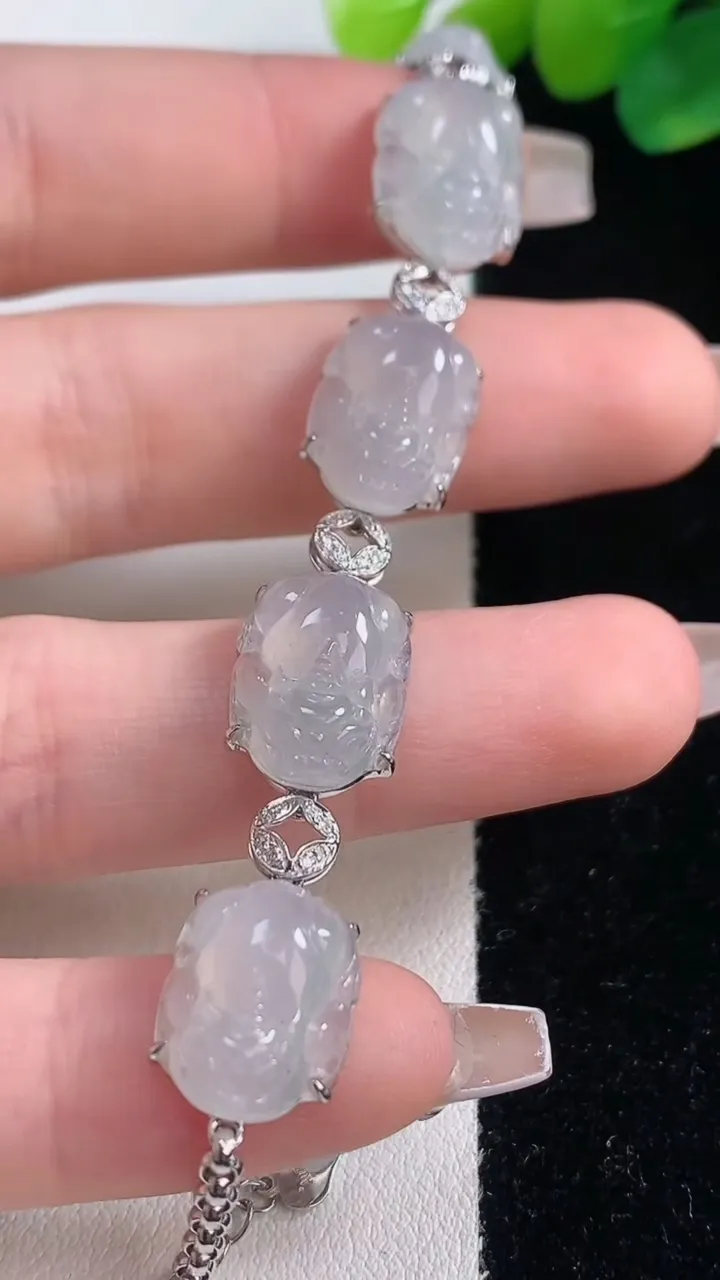 天然A货翡翠种飘花貔貅手链，尺寸14-9.8-5.6，重量:9.38g
12月11日