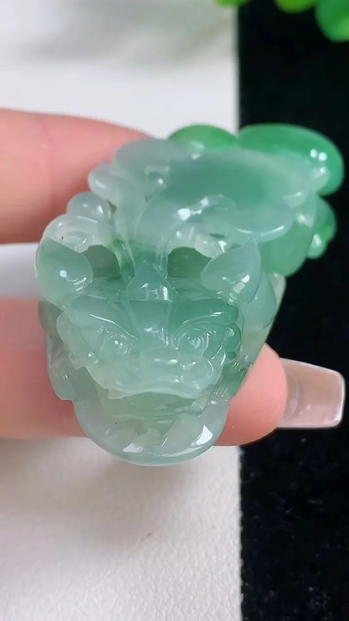 天然A货翡翠貔貅吊坠，尺寸50-24-13，重量:32.32g
12月11日