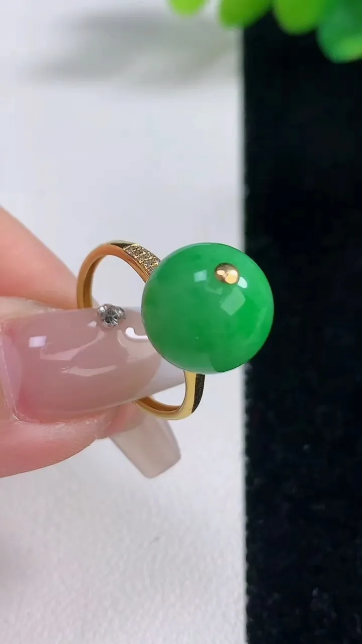 天然A货翡翠圆珠戒指，尺寸11.3，重量:3.76g2025年12月11日
工厂直销收藏佳品,种好水