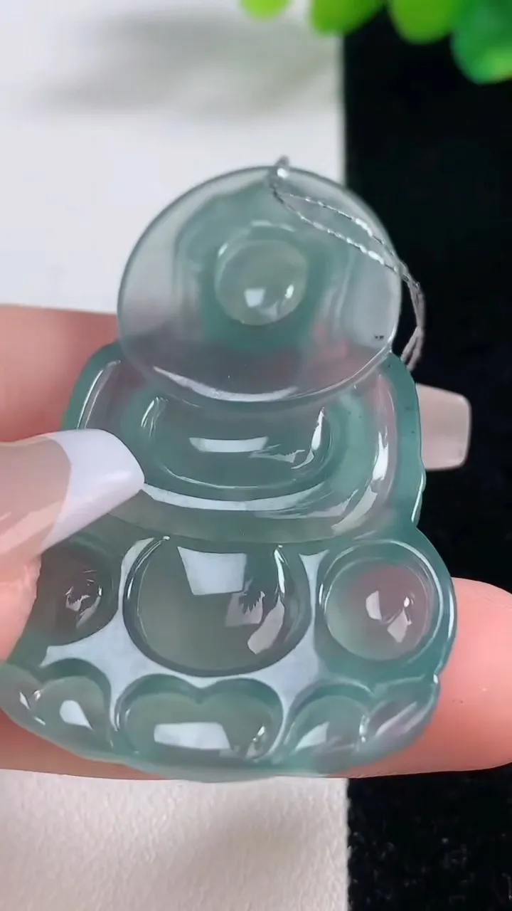 天然A货翡翠冰种蓝水观音菩萨吊坠，尺寸52-31.3-5.5，重量:16.19g
12月11日