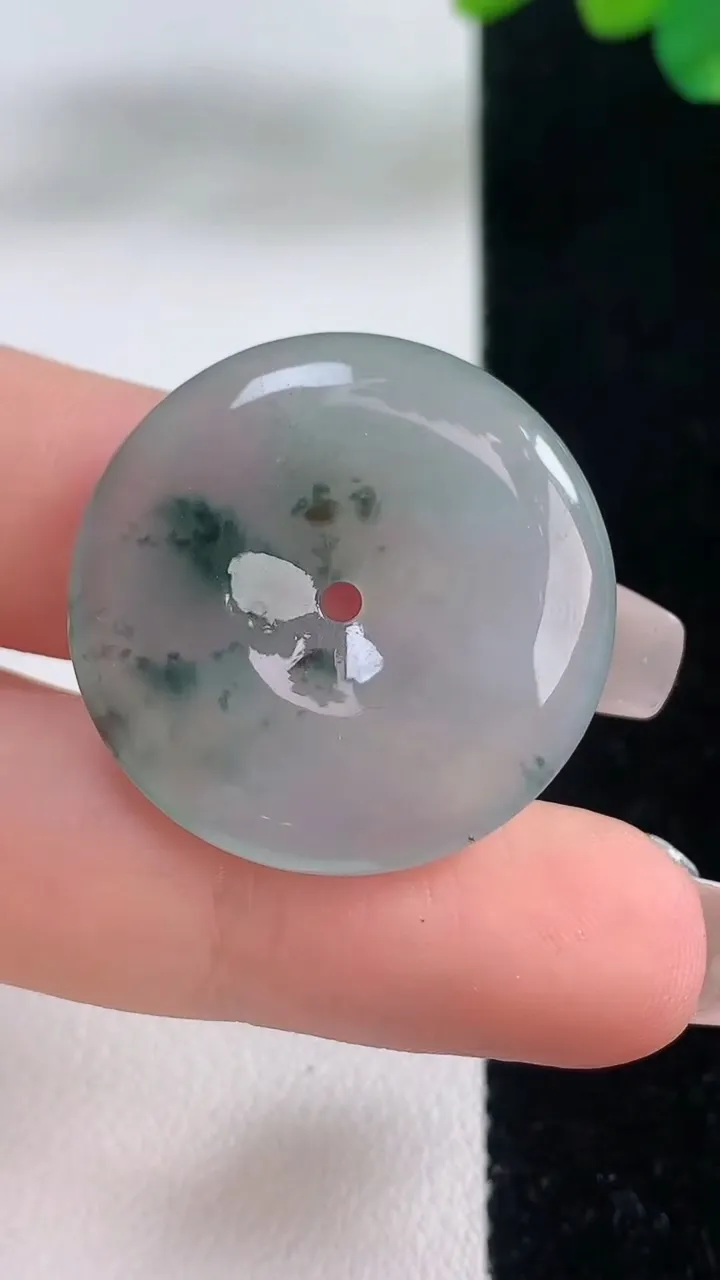 天然A货翡翠冰种飘花平安扣吊坠，尺寸27.3-5，重量:7.39g
12月11日