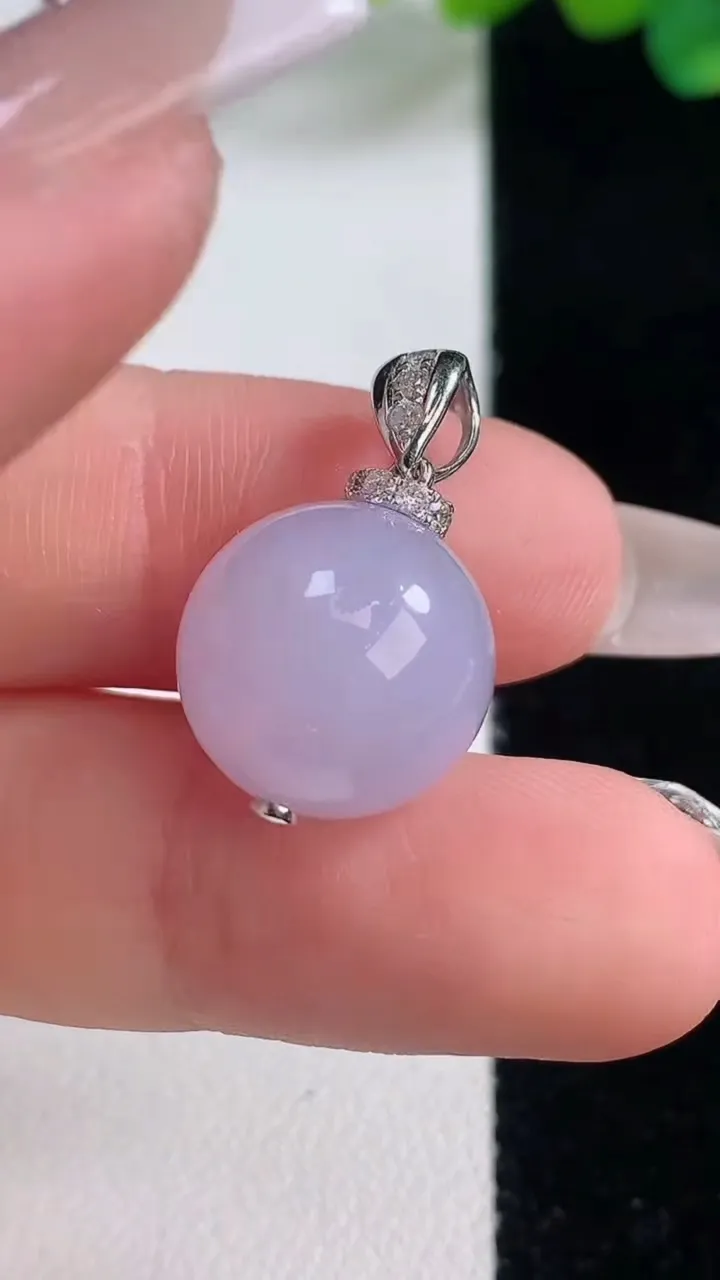 天然A货翡翠18K金紫罗兰圆珠吊坠，尺寸13.4，重量:5.41g
12月11日