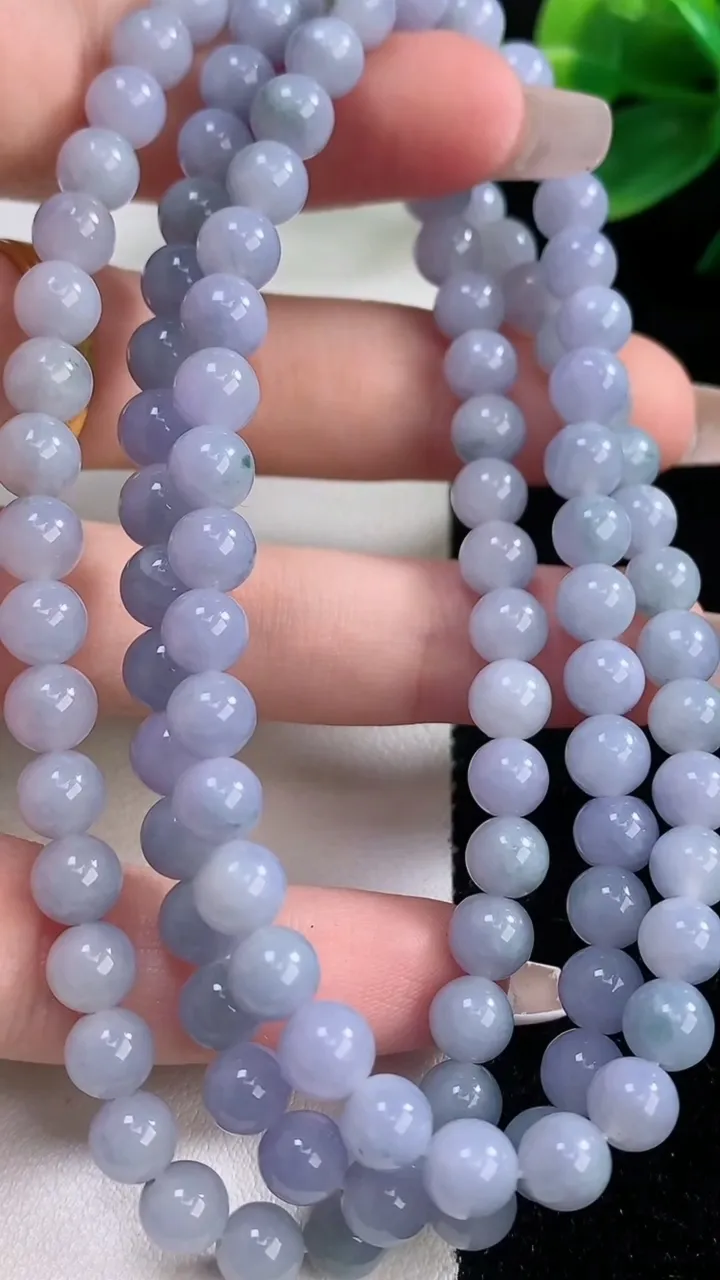 天然A货翡翠紫罗兰圆珠项链，尺寸6.1-108颗，重量:44.41g12月11日
工厂直销收藏佳品,种好水足，色泽均匀，有种有色，上手高大气！
