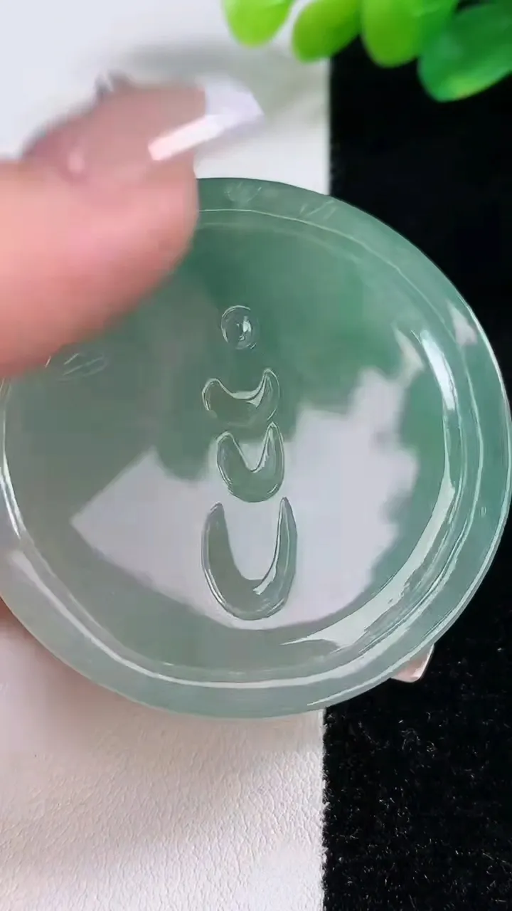 天然A货翡翠普贤菩萨吊坠，尺寸51-4.9，重:25.59g
12月11日