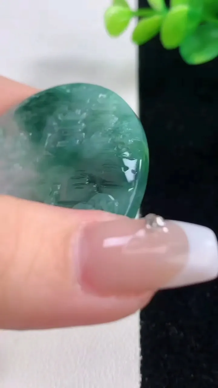 天然A货翡翠牌吊坠，尺寸51.6-5.7，重量:35.01g
12月11日