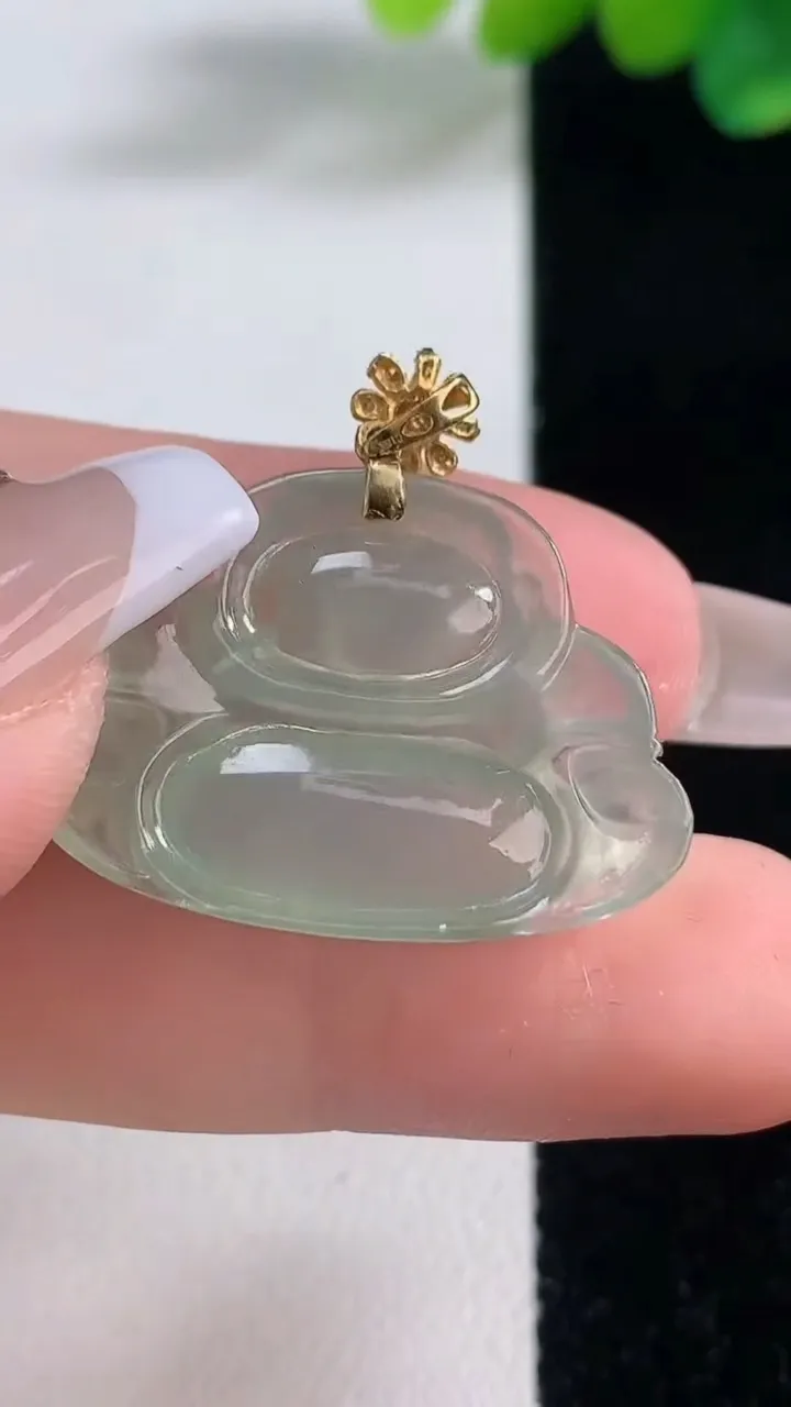 天然A货翡翠佛公吊坠，尺寸20-27.5-5.7，重量:4.69g
12月11日