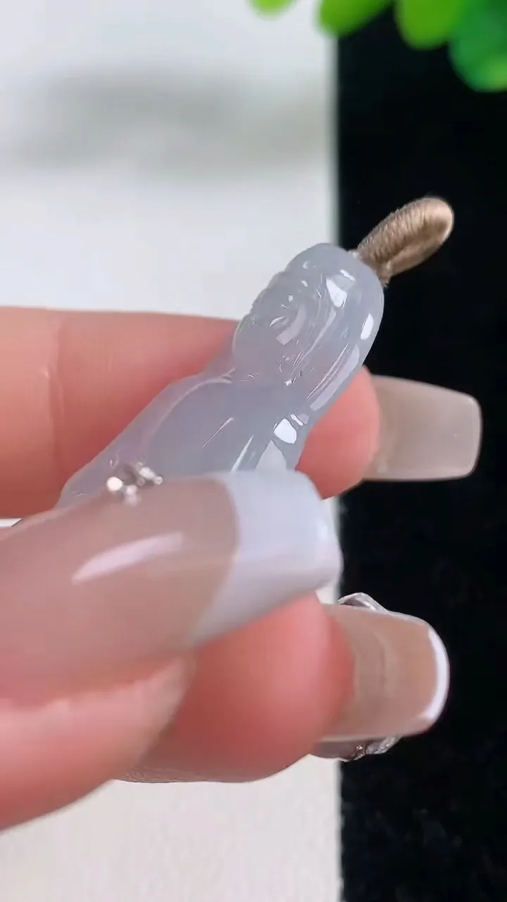 天然A货翡翠观音菩萨吊坠，尺寸34-20.8-4.8，重量:8.83g
12月11日