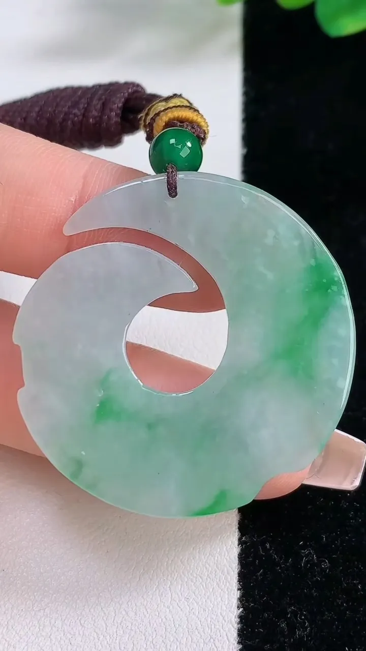天然A货翡翠时来运转吊坠，尺寸38.8-4，重:9.97g
12月11日