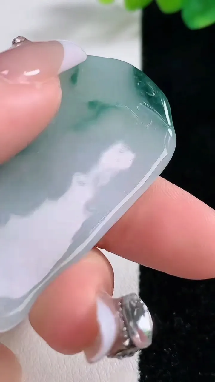 天然A货翡翠飘花观音菩萨吊坠，尺寸59-32-11，重:21.43g
12月11日