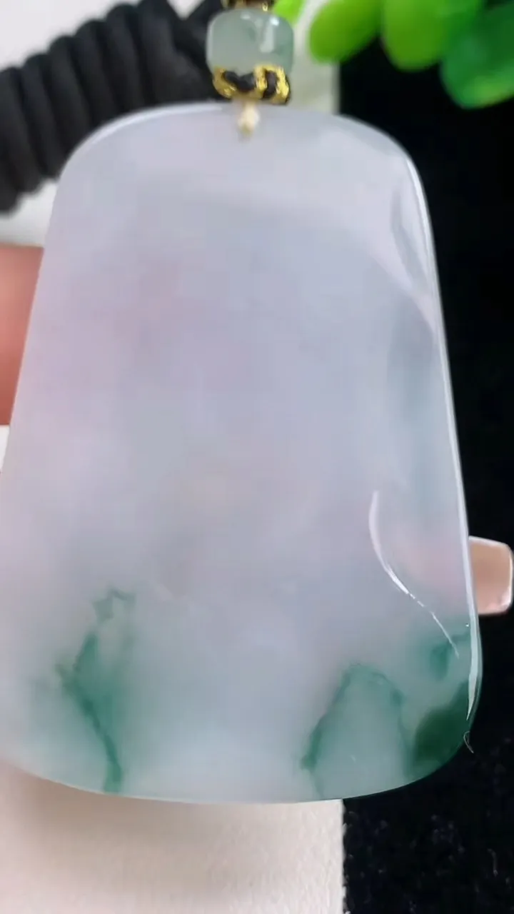 天然A货翡翠飘花观音菩萨吊坠，尺寸57.5-40.7-6，重量:36.62g
12月11日