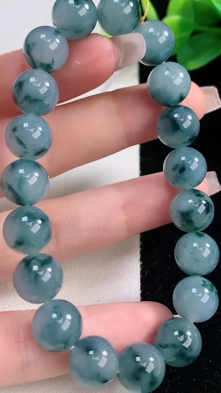 天然A货翡翠种飘花圆珠手串，尺寸10.2-19颗，重量:36.37g12月11日
工厂直销收藏佳品,