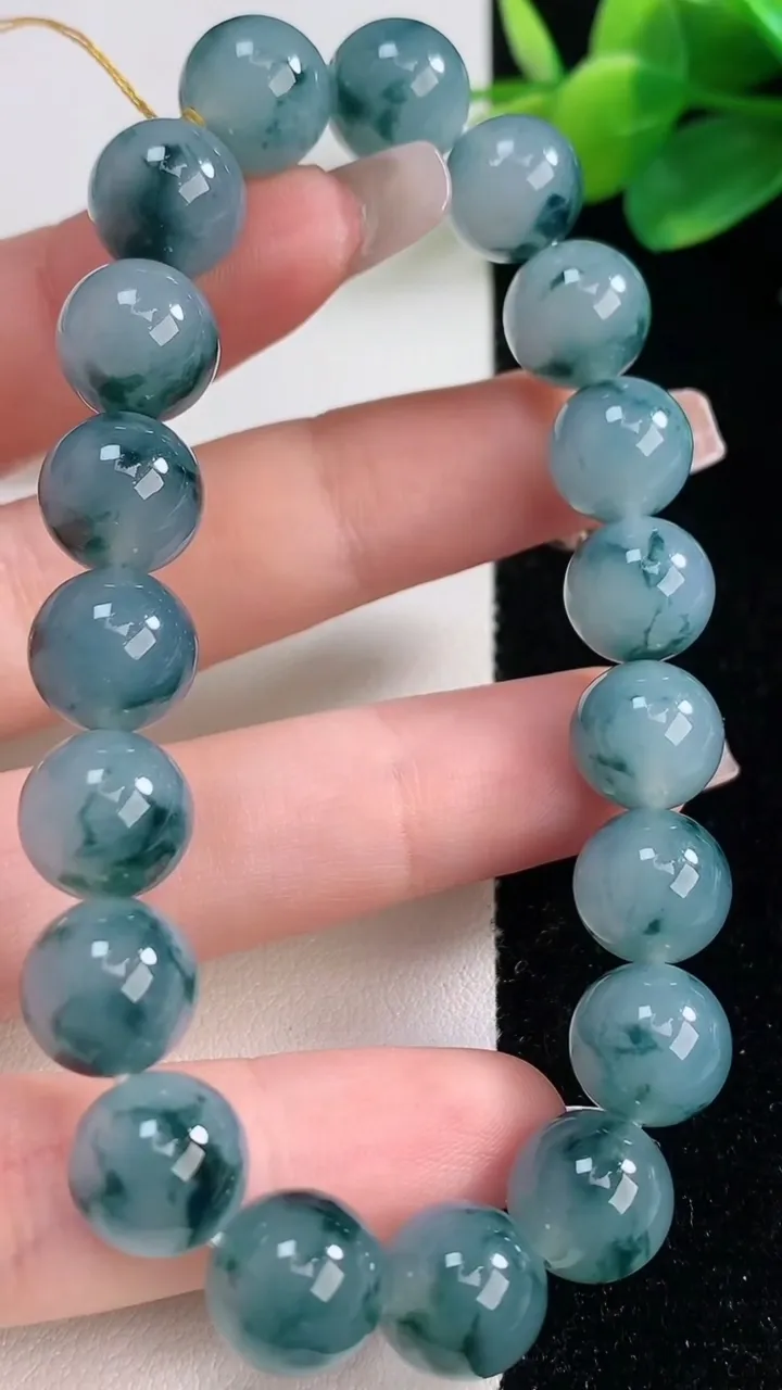 天然A货翡翠种飘花圆珠手串，尺寸10.2-19颗，重量:36.37g12月11日
工厂直销收藏佳品,种好水足，色泽均匀，有种有色，上手高大气！