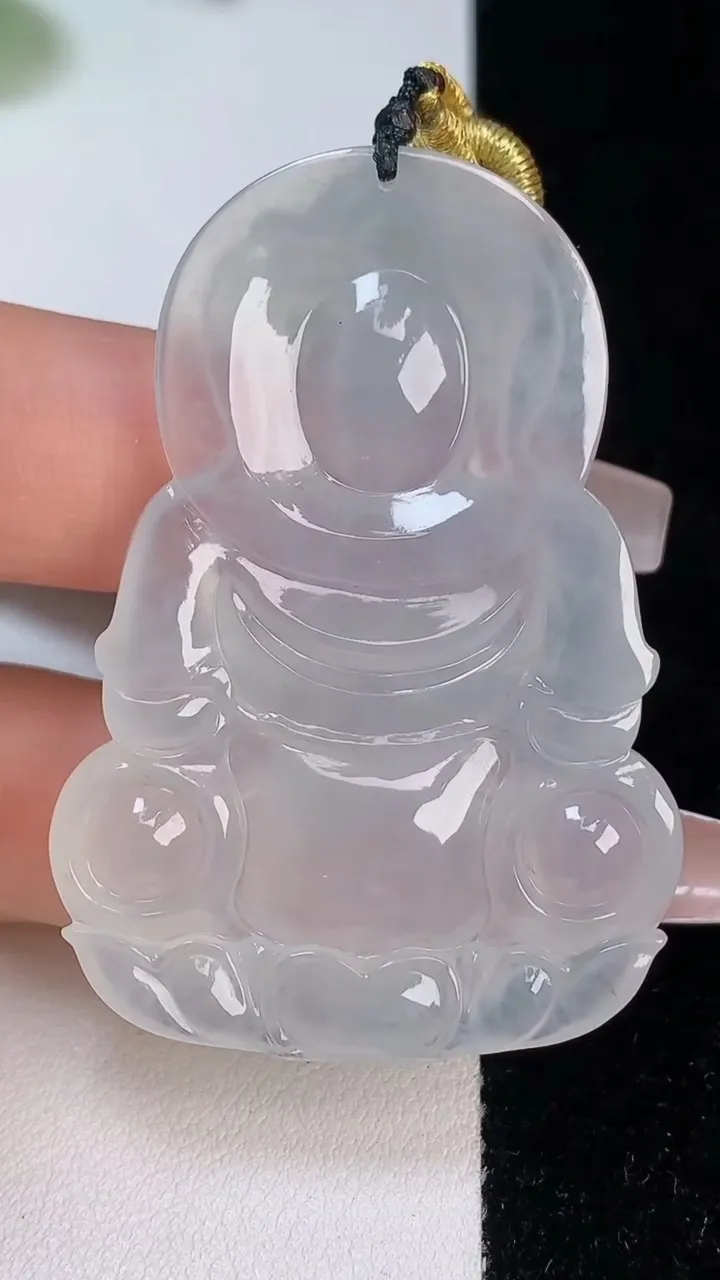 天然A货翡翠种白冰观音菩萨吊坠，尺寸45-27.6-4.4，重:9.35g
12月11日