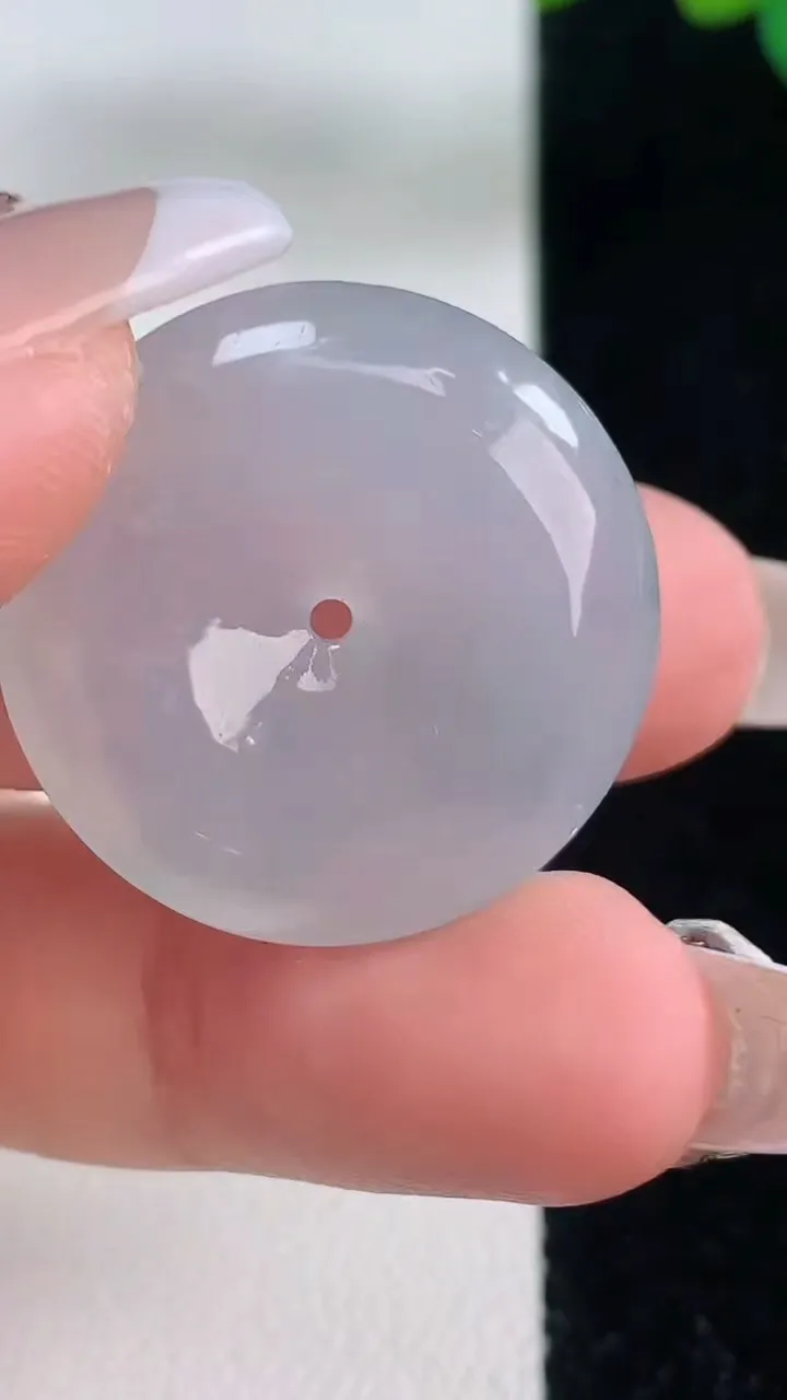 天然A货翡翠冰种飘花平安扣吊坠，尺寸26.2-6，重量:8.34g
12月11日