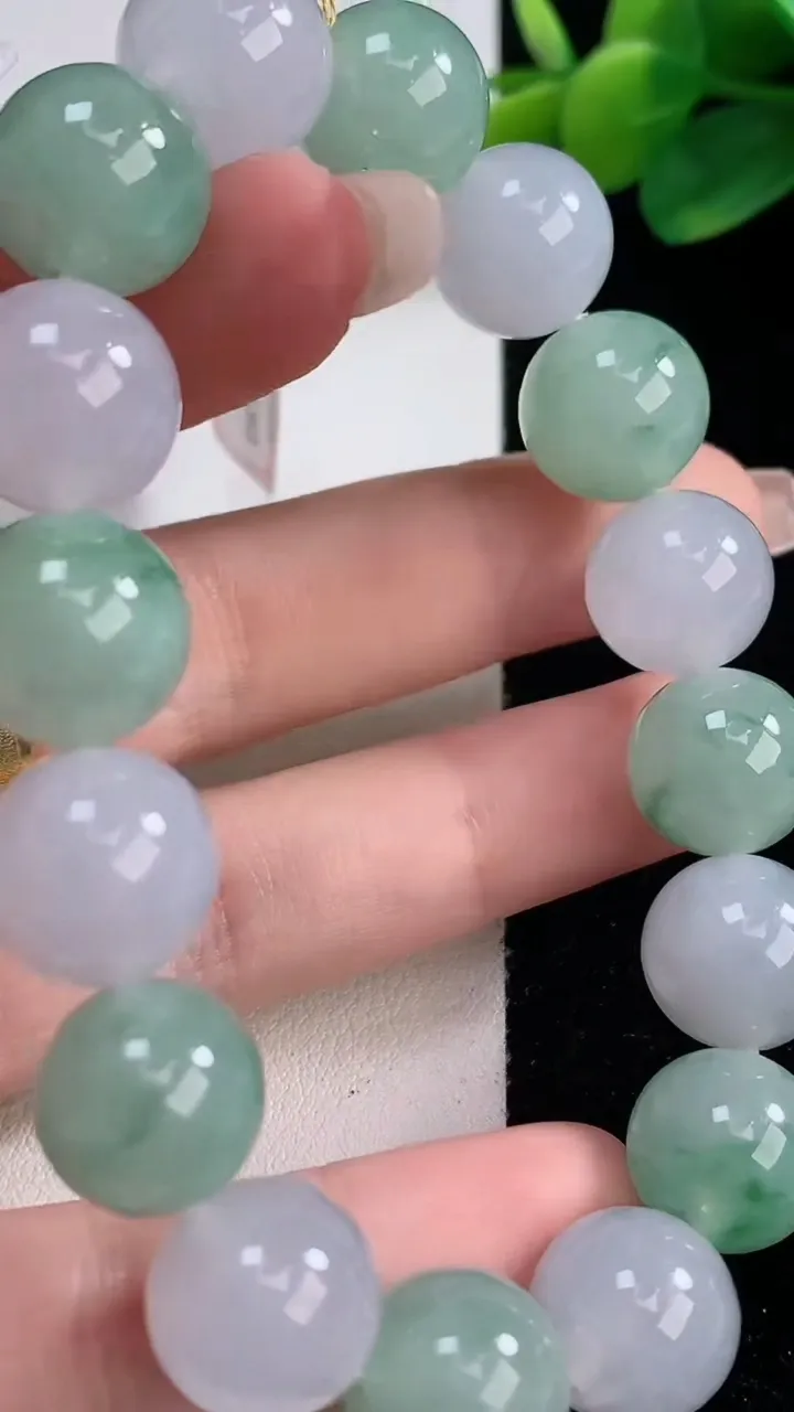 天然A货翡翠圆珠手串，尺寸12.2-16颗，重量:53.49g12月11日
工厂直销收藏佳品,种好水