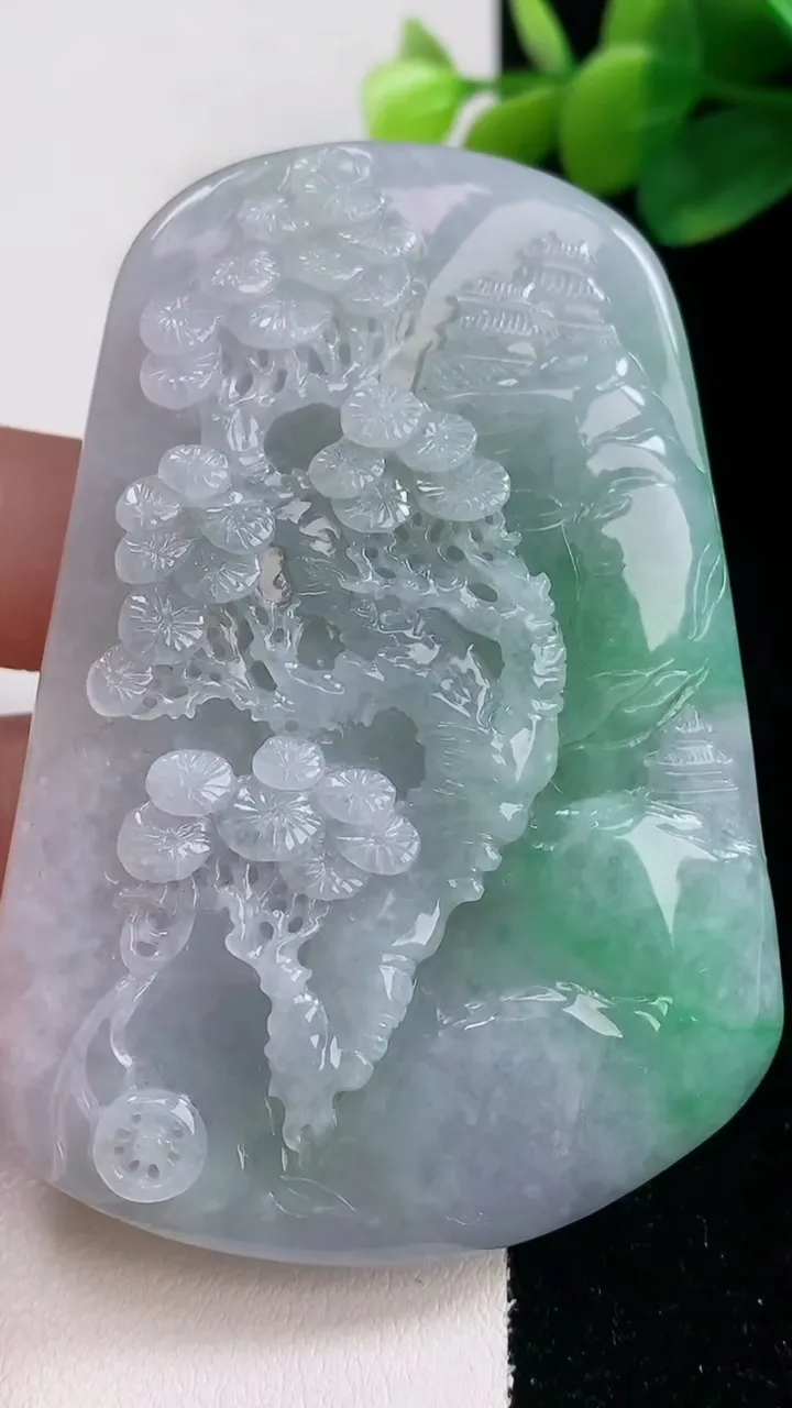 天然A货翡翠山水牌吊坠，尺寸69.8-50.4-13.2，重量:85.50g
12月11日