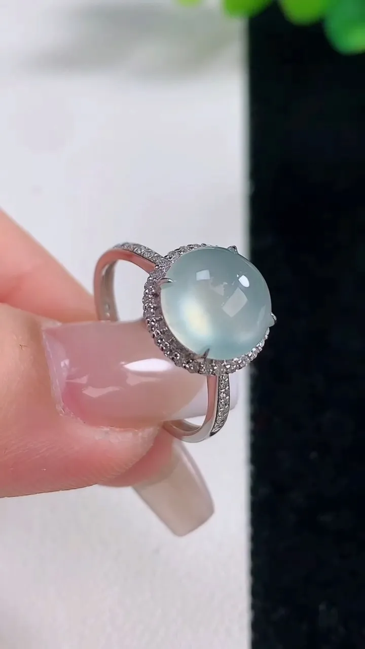 天然A货翡翠蛋面戒指，尺寸17.5-8.6-8.6，重量:3.02g2025年12月11日
工厂直销收藏佳品,种好水足，色泽均匀，有种有色，上手高大气！