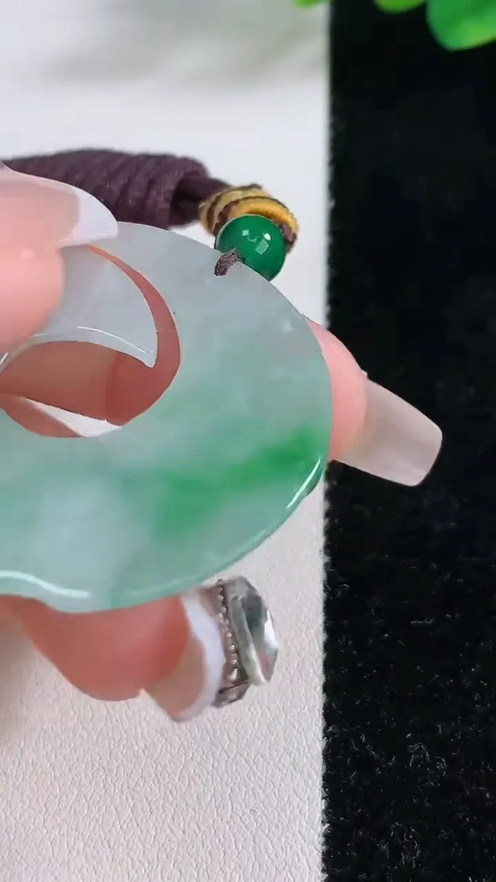 天然A货翡翠时来运转吊坠，尺寸38.8-4，重:9.97g
12月11日