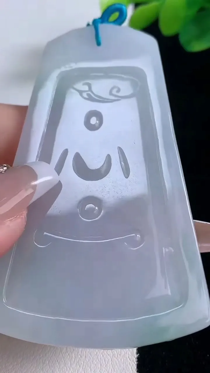 天然A货翡翠普贤菩萨吊坠，尺寸74-45-4.6，重量:32.70g
12月11日