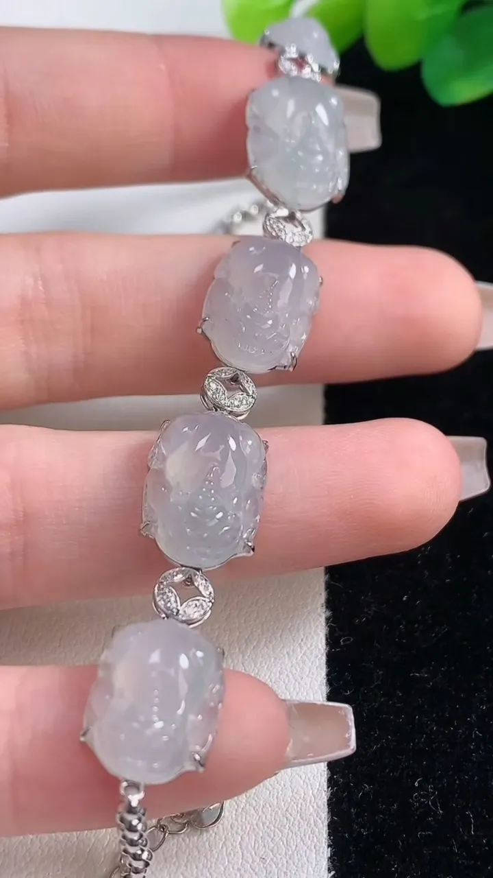 天然A货翡翠种飘花貔貅手链，尺寸14-9.8-5.6，重量:9.38g
12月11日